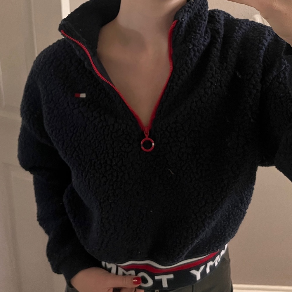 Navy Tommy Hilfigir pull over sweater